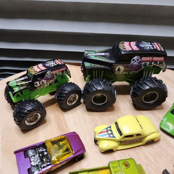 Kids Toy Car Lot – Grave Digger, Rev N Go – Pretend Play Vehicles - Picture 8 of 12